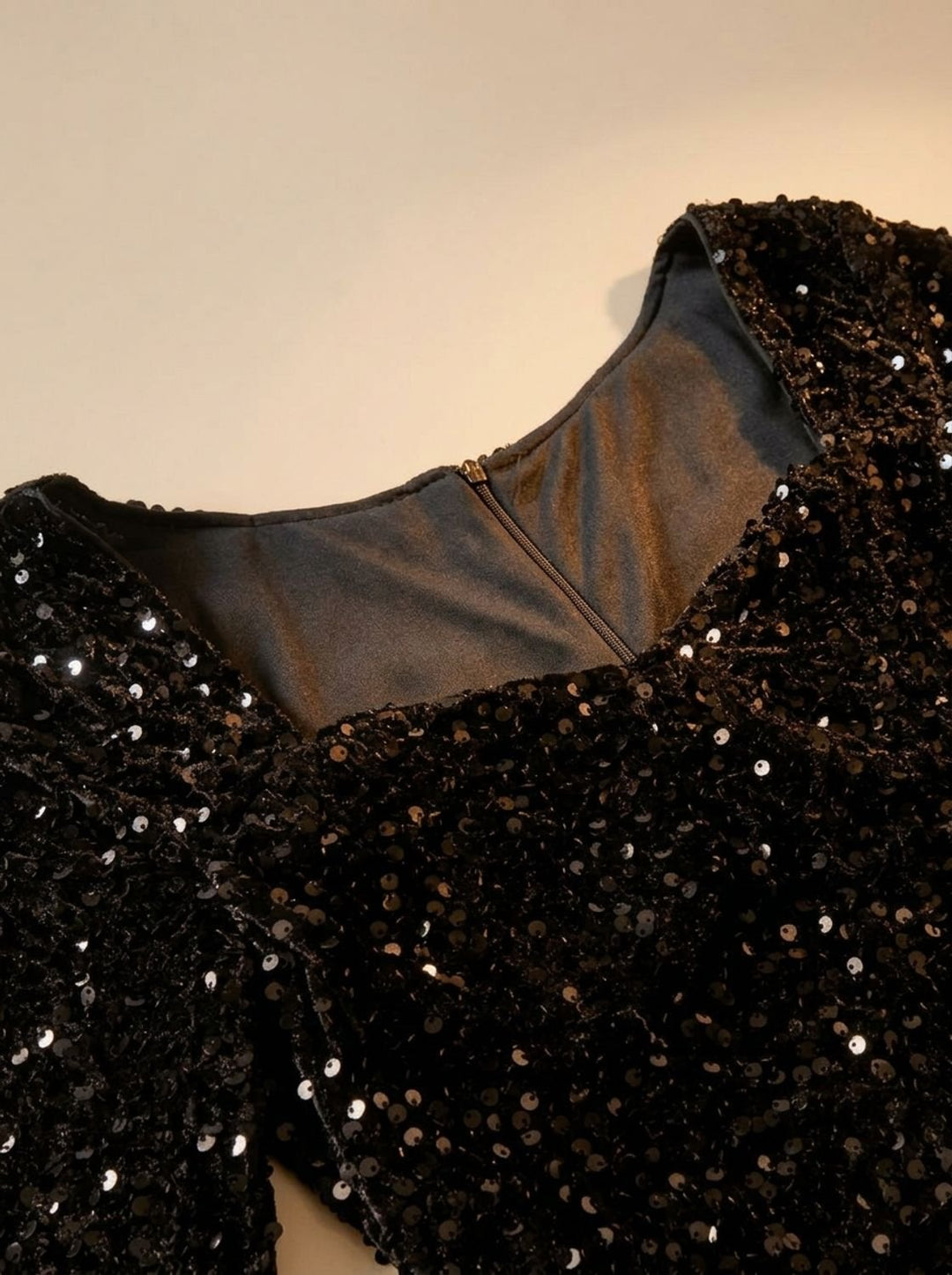 Women's Black Sequin Long-Sleeve Sweetheart Mini Christmas Party Dress