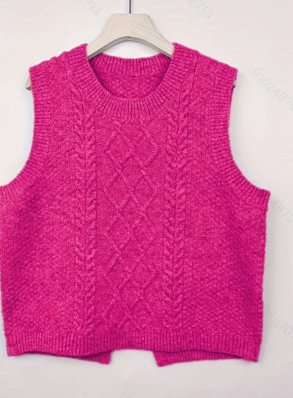 Women's Cable-Knit Round-Neck Sleeveless Sweater Vest