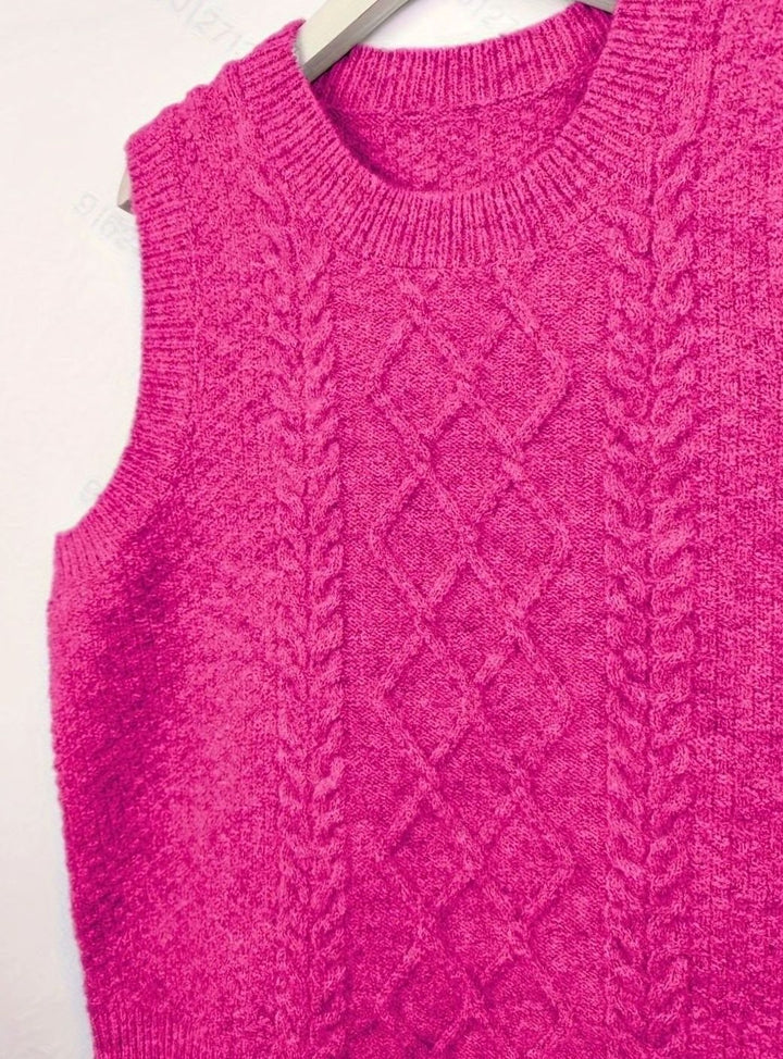 Women's Cable-Knit Round-Neck Sleeveless Sweater Vest