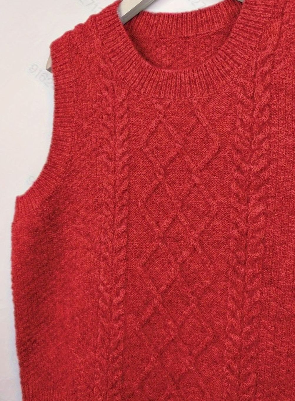 Women's Cable-Knit Round-Neck Sleeveless Sweater Vest
