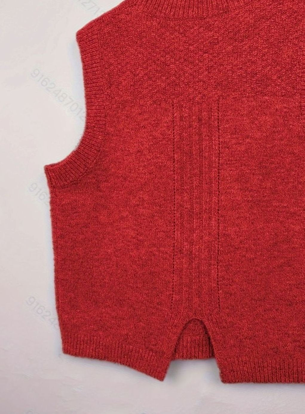 Women's Cable-Knit Round-Neck Sleeveless Sweater Vest