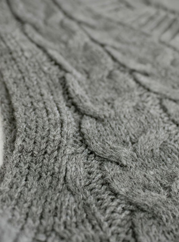 Women's Cable-Knit V-Neck Sweater Vest Relaxed Layering Pullover