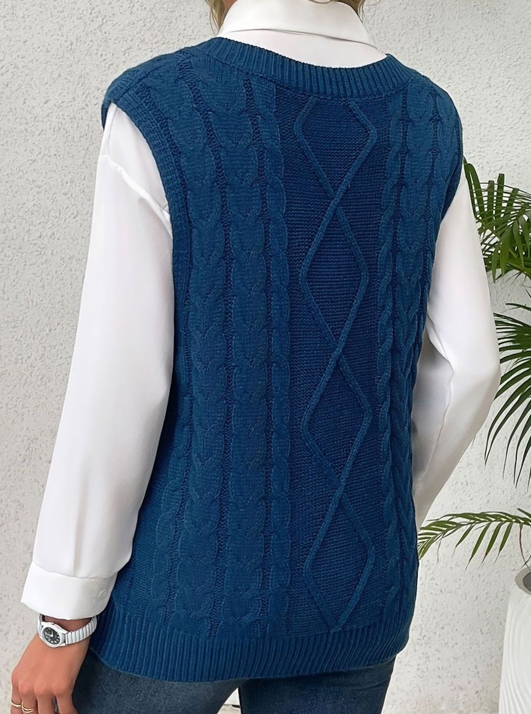 Women's Cable-Knit V-Neck Sweater Vest Relaxed Layering Pullover