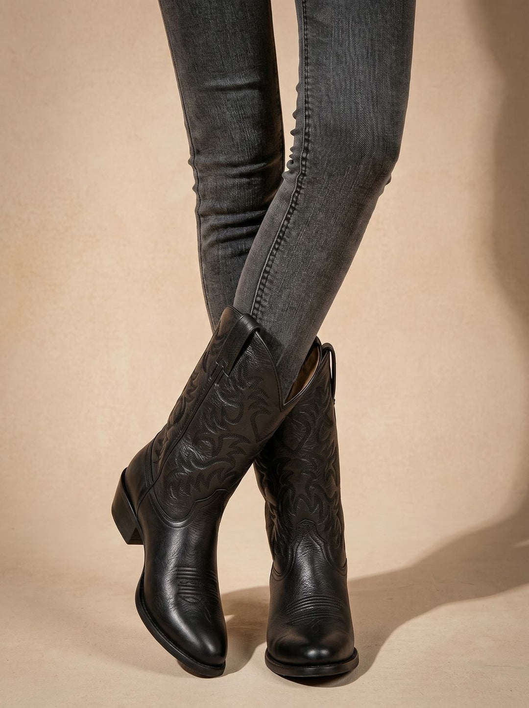 Women's Embroidered Western Cowboy Mid-Calf Block Heel Boots - Black