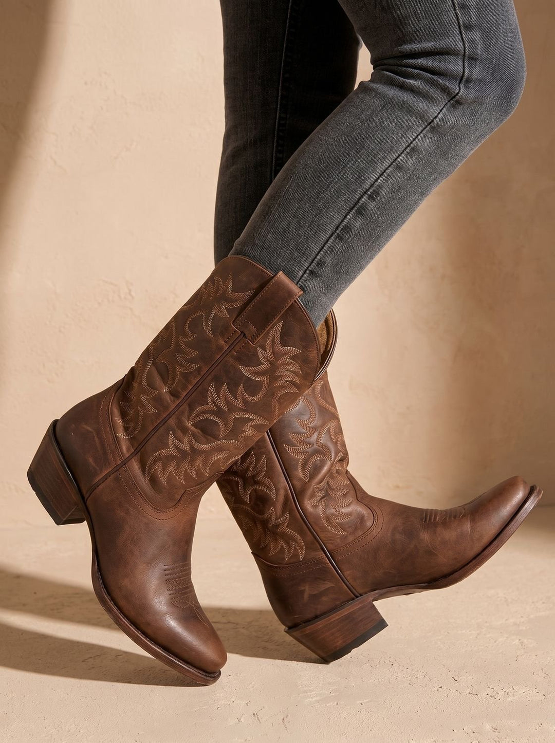 Women's Embroidered Western Cowboy Mid-Calf Block Heel Boots - Brown