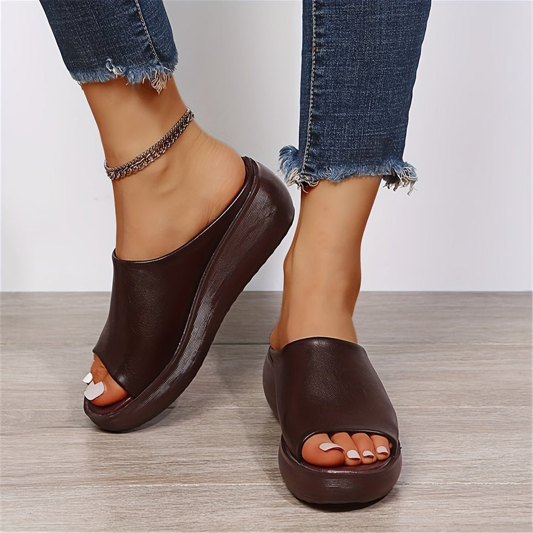 Women's Peep-Toe Wedge Slip-On Comfortable Sandals - Donkerbruin