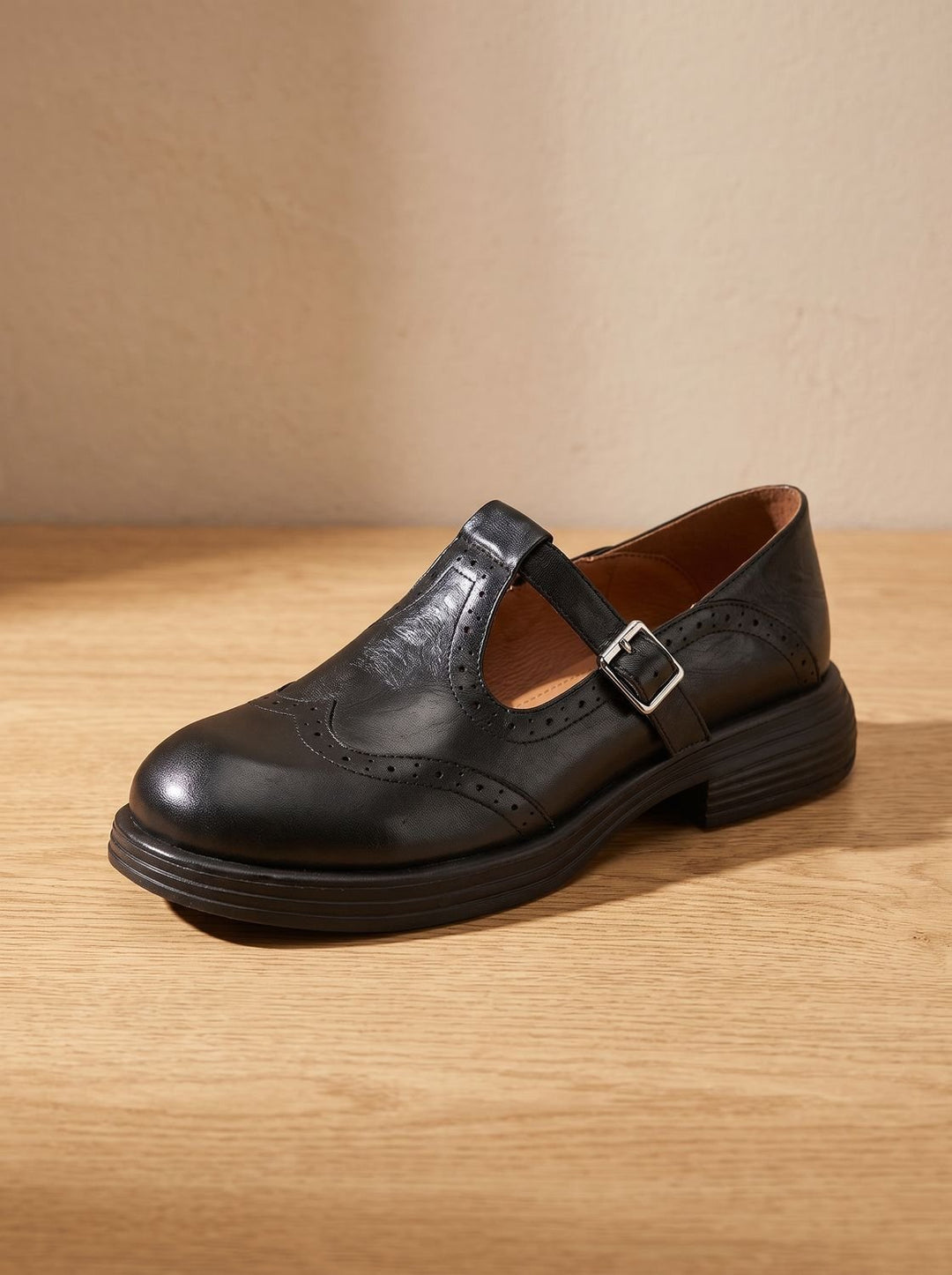 Women's Vintage Brogue T-Strap Buckle Mary Jane Flats - Black