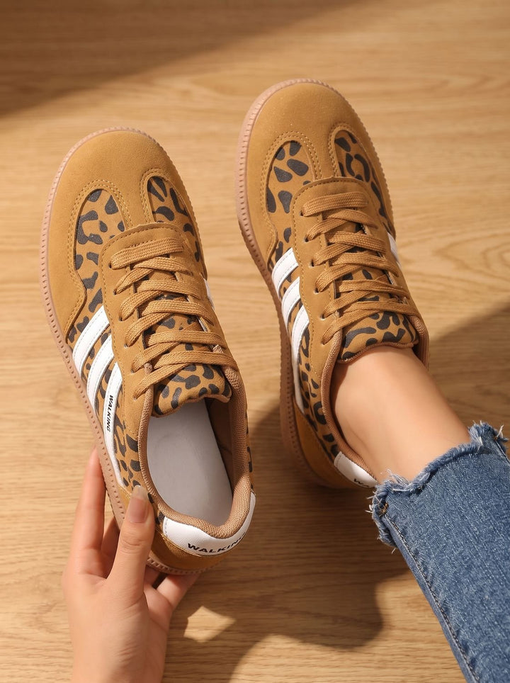 Women's Wide Toe Box Orthopedic Lace-Up Sneakers