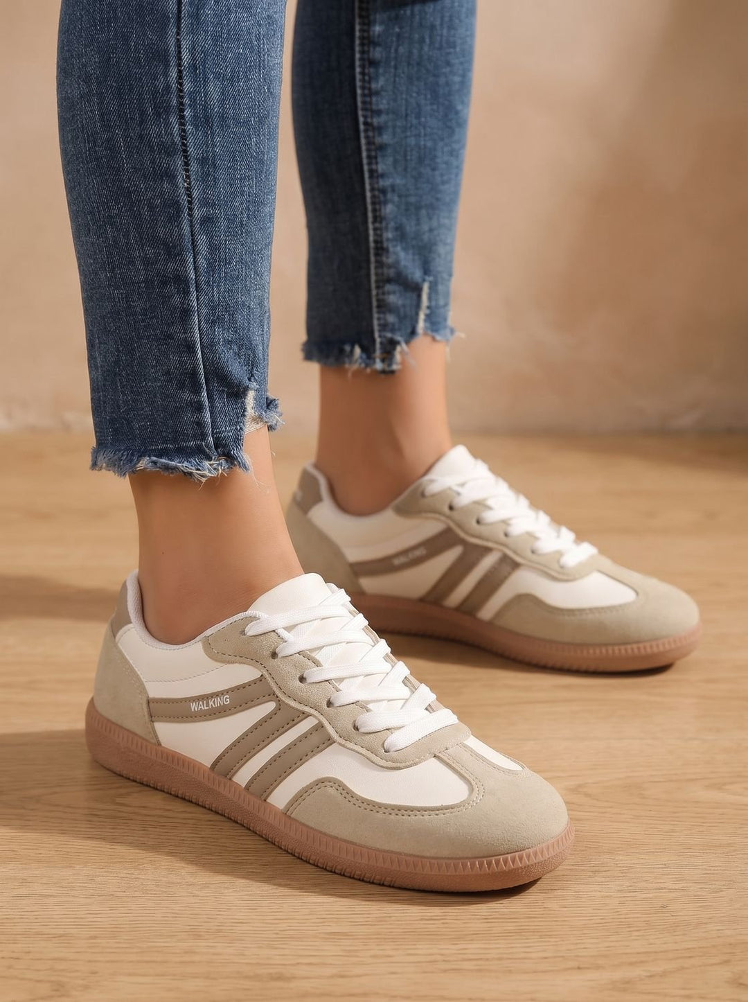 Women's Wide Toe Box Orthopedic Lace-Up Sneakers